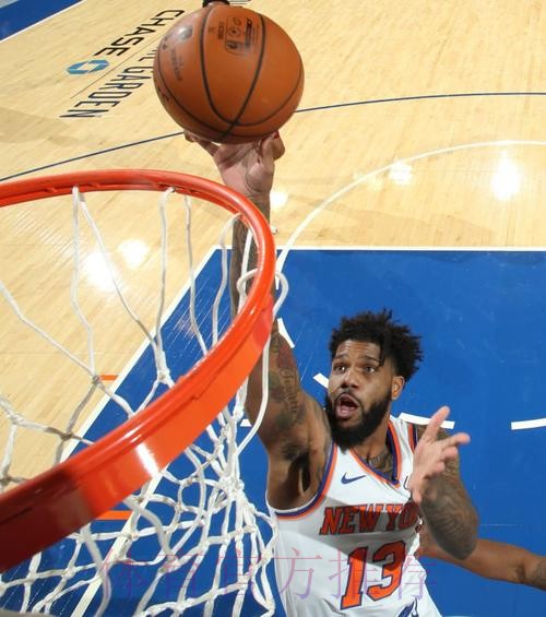 手感火热！鲍尔单脚三分应声入网